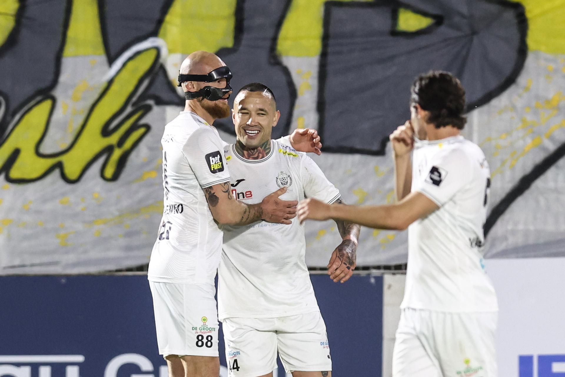Lokeren's Radja Nainggolan celebrates after scoring during a soccer game between RFC Seraing and KSC Lokeren-Temse, Friday 18 April 2025 in Seraing, on the 30th and last day of the 2024-2025 'Challenger Pro League' 1B second division of the Belgian championship. BELGA PHOTO BRUNO FAHY