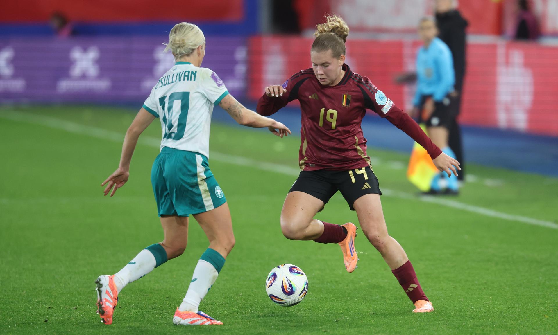 Irish Denise O'Sullivan and Belgium's Jarne Teulings fight for the ball during a soccer game between Belgium's national women's team the Red Flames and Ireland, the return leg in the Nations League Promotion/relegation play-off, on Tuesday 28 October 2025 in Leuven. Flames lost the first leg 4-2. BELGA PHOTO VIRGINIE LEFOUR