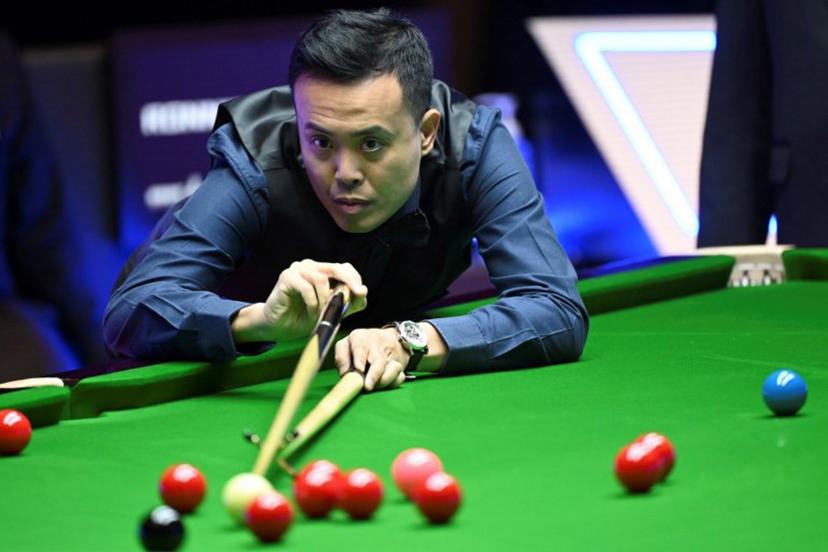 Marco Fu of Hong Kong plays a shot against Ronnie O'Sullivan of England in the final of the Hong Kong Masters snooker tournament in Hong Kong on October 9, 2022.  Peter PARKS / AFP