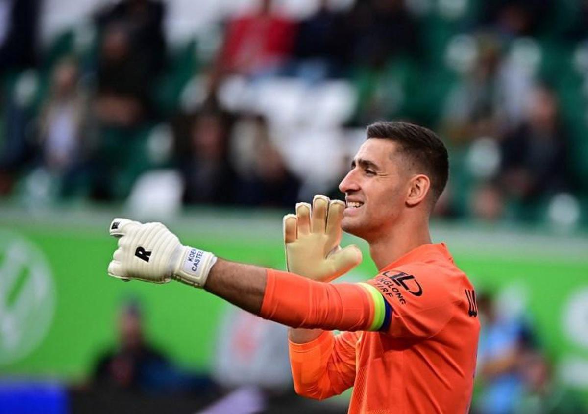 Wolfsburg¿s Belgian goalkeeper Koen Casteels reacts  during the German first division Bundesliga football match between VfL Wolfsburg and Borussia Moenchengladbach in Wolfsburg, northern Germany, on October 2, 2021.  Tobias Schwarz / AFP DFL REGULATIONS PROHIBIT ANY USE OF PHOTOGRAPHS AS IMAGE SEQUENCES AND/OR QUASI-VIDEO

