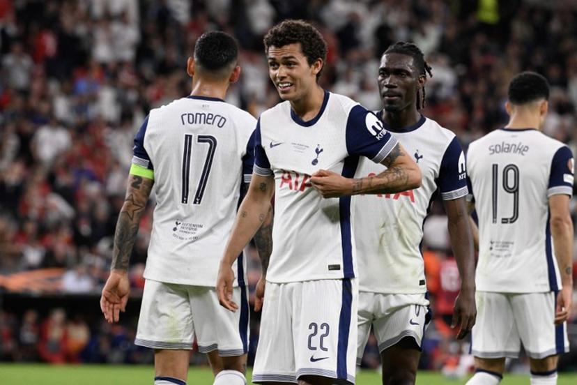 Tottenham Hotspur's Welsh forward #22 Brennan Johnson celebrates scoring the opening goal during the UEFA Europa League final football match between Tottenham Hotspur and Manchester United at San Mames stadium in Bilbao on May 21, 2025.  Josep LAGO / AFP