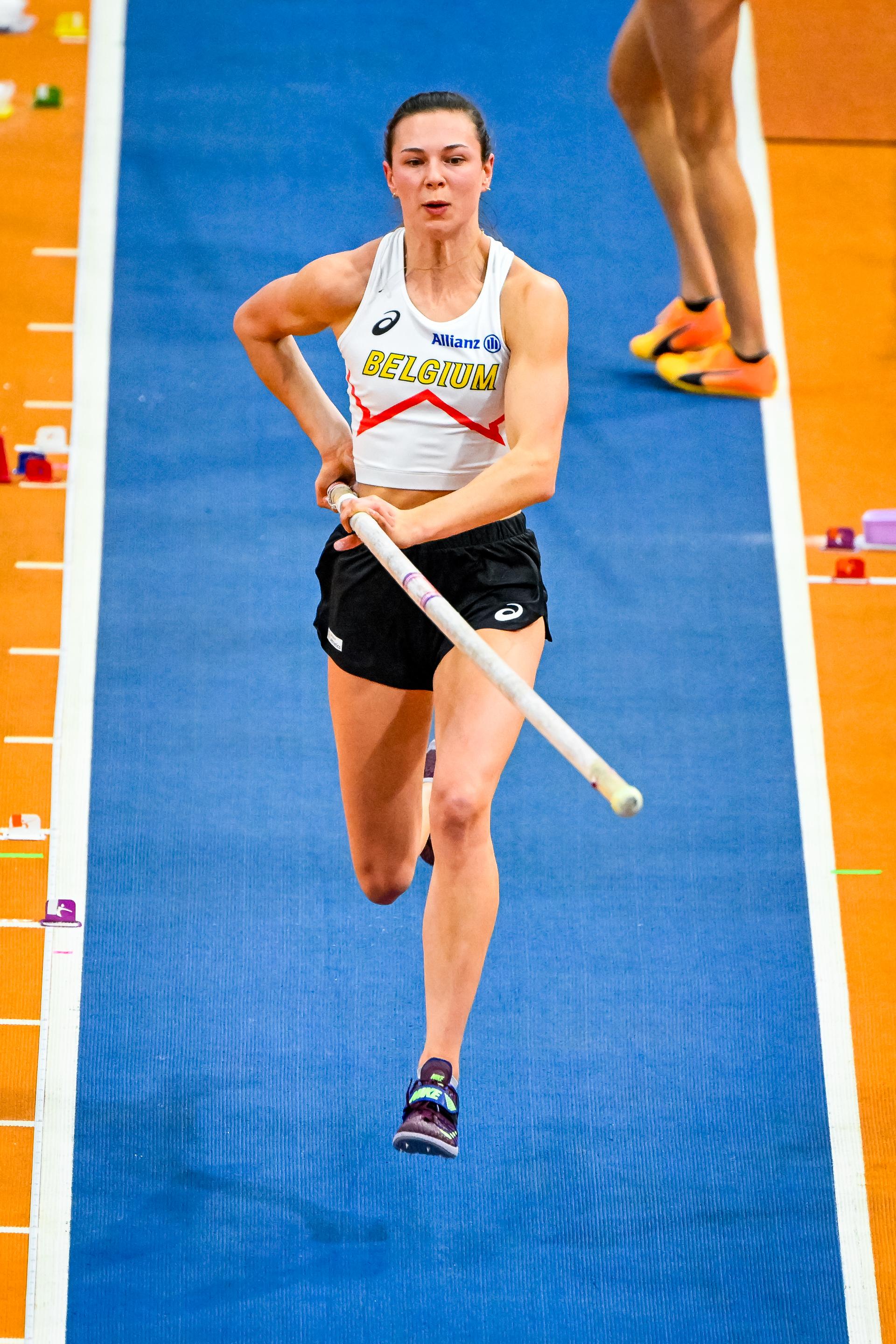 Belgian Elien Vekemans pictured in action during the warming-up for the women's pole vault event, at the European Athletics Indoor Championships, in Apeldoorn, The Netherlands, Thursday 06 March 2025. The championships take place from 6 to 9 March. BELGA PHOTO ERIC LALMAND