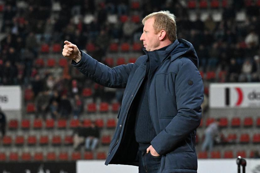 Essevee's head coach Sven Vandenbroeck pictured during a soccer match between SV Zulte Waregem and KVC Westerlo, Saturday 31 January 2026 in Waregem, on day 23 of the 2025-2026 'Jupiler Pro League' first division of the Belgian championship. BELGA PHOTO MAARTEN STRAETEMANS