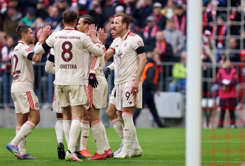 Bayern Munich's English forward #09 Harry Kane (R) celebrates with teammates after scoring the 1-0 opening goal during the German first division Bundesliga football match between Bayern Munich and St Pauli in Munich, southern Germany on March 29, 2025.  Alexandra BEIER / AFP