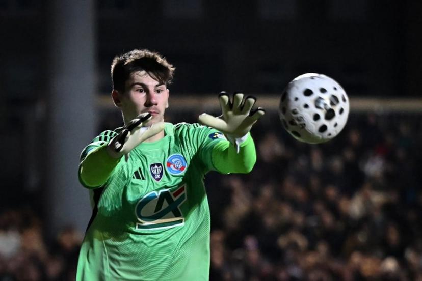 Strasbourg's Belgian goalkeeper #01 Mike Penders intercepts the ball during the French Cup round of 32 football match between US Avranches and RC Strasbourg at The Rene-Fenouillere stadium in Avranches, western France on January 10, 2026.  Lou BENOIST / AFP