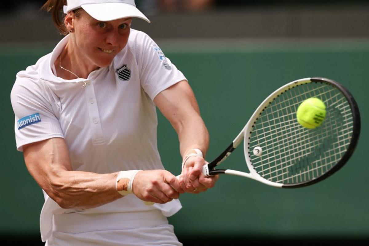 Russia's Liudmila Samsonova plays a backhand return to Poland's Iga Swiatek during their women's singles quarter-final tennis match on the tenth day of the 2025 Wimbledon Championships at The All England Lawn Tennis and Croquet Club in Wimbledon, southwest London, on July 9, 2025.  HENRY NICHOLLS / AFP