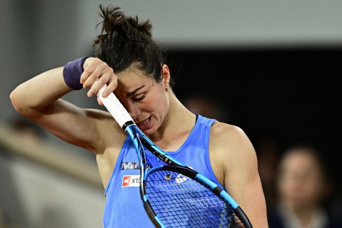 France's Lois Boisson reacts during her women's singles semi-final match against US Coco Gauff on day 12 of the French Open tennis tournament on Court Philippe-Chatrier at the Roland-Garros Complex in Paris on June 5, 2025.  JULIEN DE ROSA / AFP