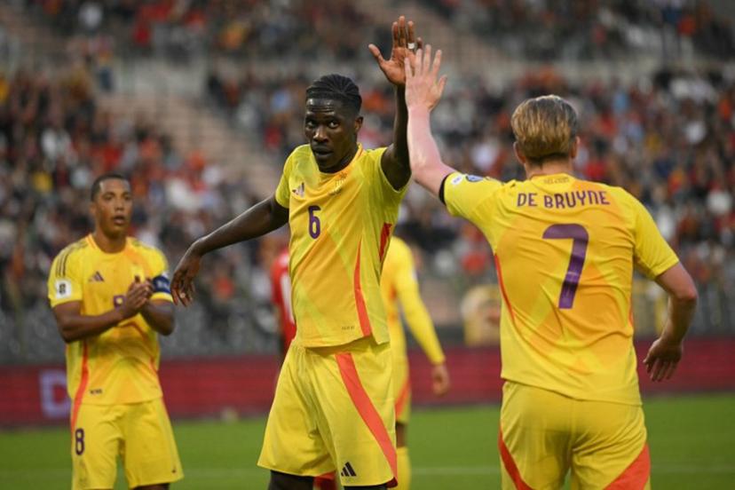 Belgium's midfielder #06 Amadou Onana (C) and Belgium's midfielder #07 Kevin De Bruyne (R) high five each other during the FIFA World Cup 2026 Group J European qualification football match between Belgium and Wales at the King Baudouin Stadium in Brussels, on June 9, 2025.  NICOLAS TUCAT / AFP