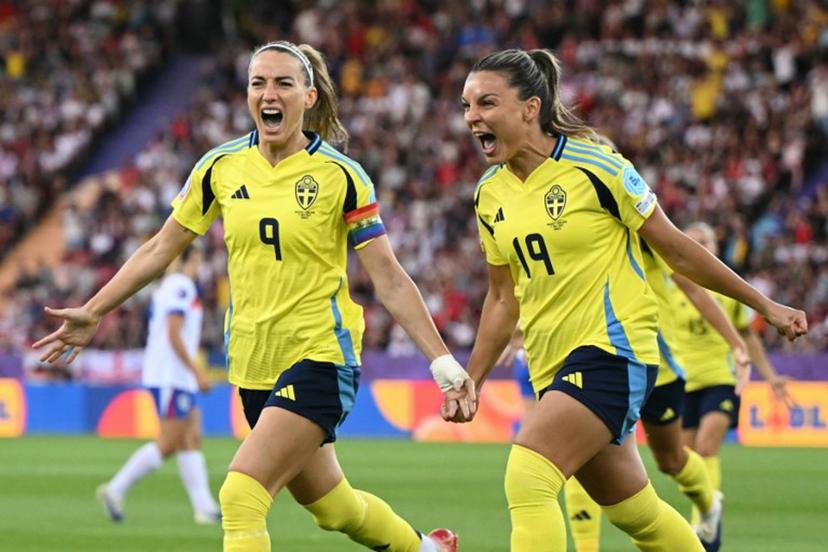 Sweden's forward #09 Kosovare Asllani (L) celebrates with Sweden's forward #19 Johanna Rytting Kaneryd after she scored her team's first goal during the UEFA Women's Euro 2025 quarter-final football match between Sweden and England at Letzigrund Stadium in Zurich, on July 17, 2025.  SEBASTIEN BOZON / AFP