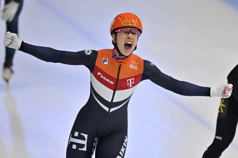 Suzanne Schulting of Netherlands celebrates her victory during the women's 1500m final at the ISU World Short Track Championships in Seoul on March 11, 2023.  JUNG YEON-JE / AFP