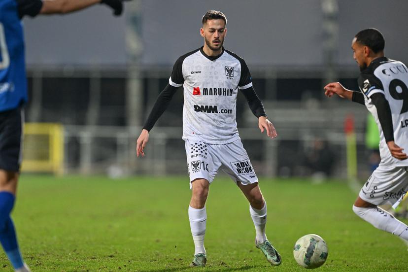 STVV's Olivier Dumont pictured in action during a soccer match between FCV Dender EH and Sint-Truiden VV, Saturday 08 February 2025 in Denderleeuw, on day 25 of the 2024-2025 season of the 'Jupiler Pro League' first division of the Belgian championship. BELGA PHOTO DAVID CATRY