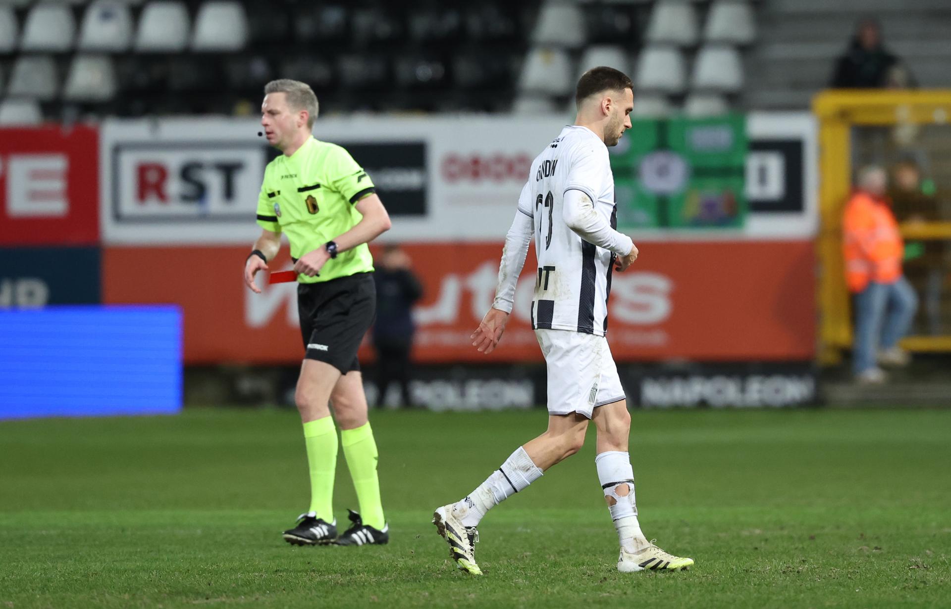 Charleroi's Jules Gaudin receives a red card from the referee during a soccer match between Sporting Charleroi and Cercle Brugge, Saturday 07 February 2026 in Charleroi, on day 24 of the 2025-2026 'Jupiler Pro League' first division of the Belgian championship. BELGA PHOTO VIRGINIE LEFOUR