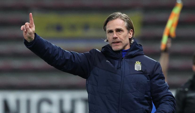 Charleroi's interim head coach Hans Cornelis gestures during a soccer game between Sporting Charleroi and Royale Union Saint-Gilloise, a first leg 1/2 final game in the Croky Cup Belgian cup competition, Wednesday 04 February 2026 in Charleroi. BELGA PHOTO VIRGINIE LEFOUR
