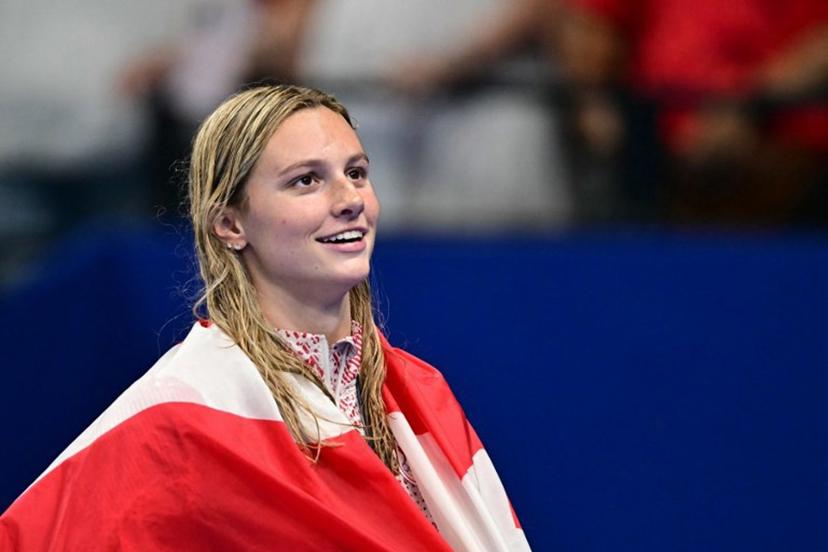 Gold medallist Canada's Summer Mcintosh celebrates during the podium ceremony of the women's 200m individual medley swimming event during the Paris 2024 Olympic Games at the Paris La Defense Arena in Nanterre, west of Paris, on August 3, 2024.  Manan VATSYAYANA / AFP