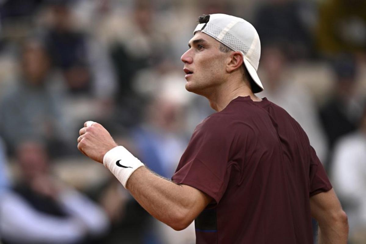 Britain's Jack Draper reacts after a point during his men's singles match against Italy's Mattia Bellucci on day 3 of the French Open tennis tournament on Court Suzanne-Lenglen at the Roland-Garros Complex in Paris on May 27, 2025.  JULIEN DE ROSA / AFP