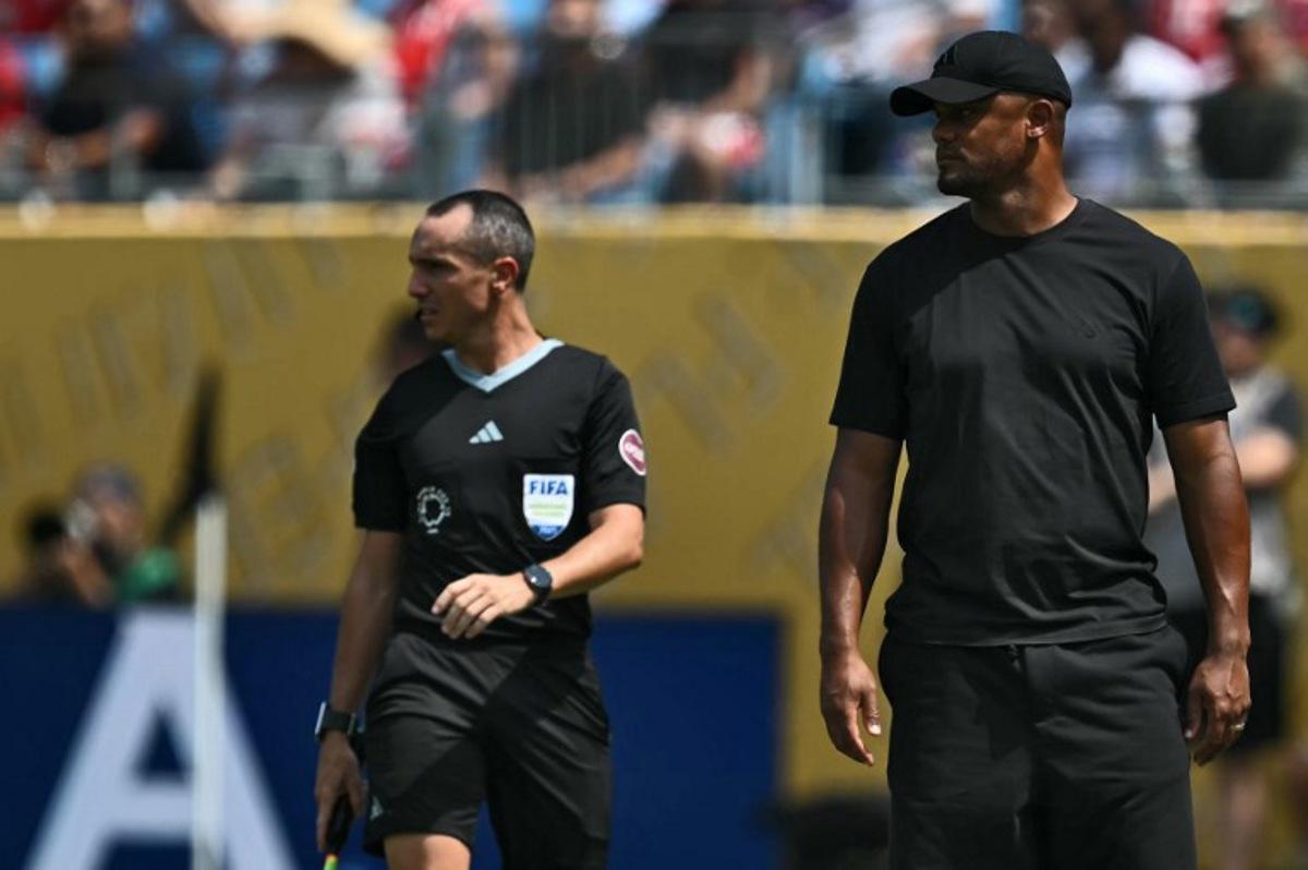Bayern Munich's Belgian head coach Vincent Kompany (R) attends the FIFA Club World Cup 2025 Group C football match between Portugal's Benfica and Germany's Bayern Munich at the Bank of America stadium in Charlotte on June 24, 2025.  Paul ELLIS / AFP