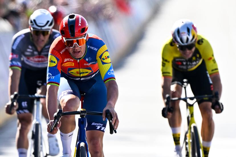 Danish Mads Pedersen of Lidl-Trek sprints to the finish of the men's race of the 'Ronde van Vlaanderen/ Tour des Flandres/ Tour of Flanders' one day cycling race, 268,9km from Brugge to Oudenaarde, Sunday 06 April 2025. BELGA PHOTO ERIC LALMAND