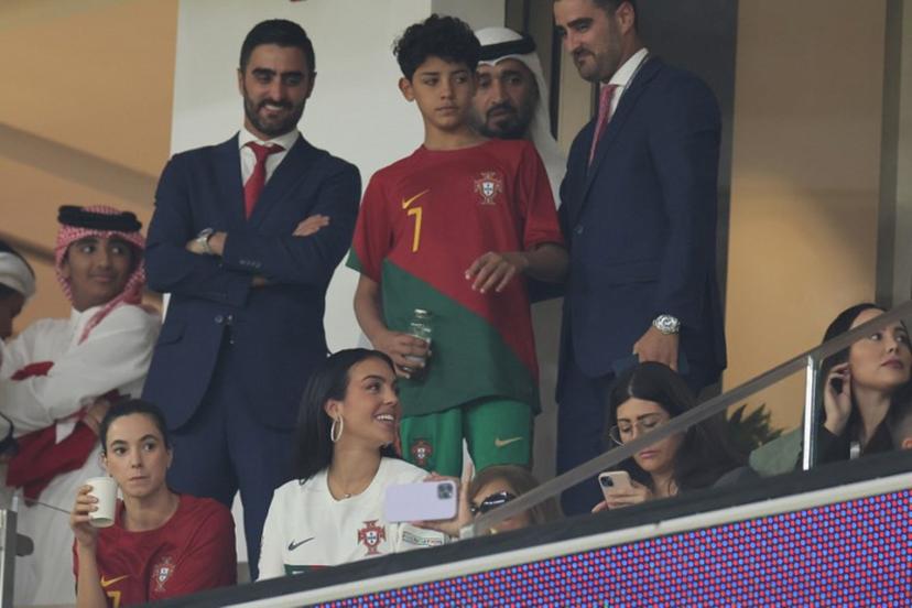 Portugal's forward #07 Cristiano Ronaldo's partner Georgina Rodriguez (bottom) and son Cristiano Ronaldo Jr (C) attend the Qatar 2022 World Cup quarter-final football match between Morocco and Portugal at the Al-Thumama Stadium in Doha on December 10, 2022.  KARIM JAAFAR / AFP