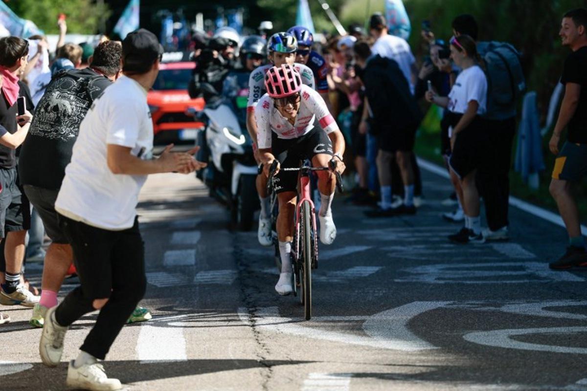 EF Education - EasyPost's Ecuadorian rider Richard Carapaz rides to crosses the finish line placed 4th in the 16th stage of the 108th Giro d'Italia cycling race of 203kms from Piazzola sul Brenta to San Valentino on May 27, 2025.  Luca Bettini / AFP