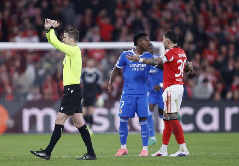 French referee Francois Letexier stops the game after Real Madrid's Brazilian forward #07 Vinicius Junior listened racists insults during the UEFA Champions League knockout round play-off first leg football match between SL Benfica and Real Madrid CF at Estadio da Luz in Lisbon on February 17, 2026.  FILIPE AMORIM / AFP