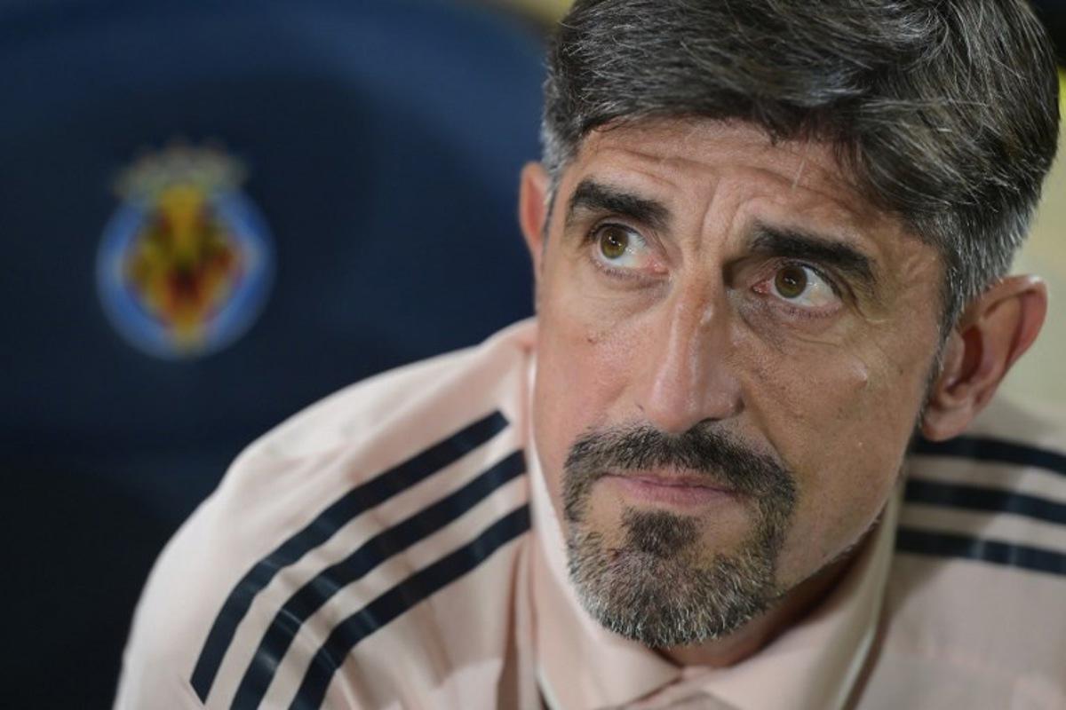 Real Oviedo's Serbian coach Veljko Paunovic is pictured before the Spanish league football match between Villarreal CF and Real Oviedo at La Ceramica Stadium in Vila-real on August 15, 2025.  JOSE JORDAN / AFP
