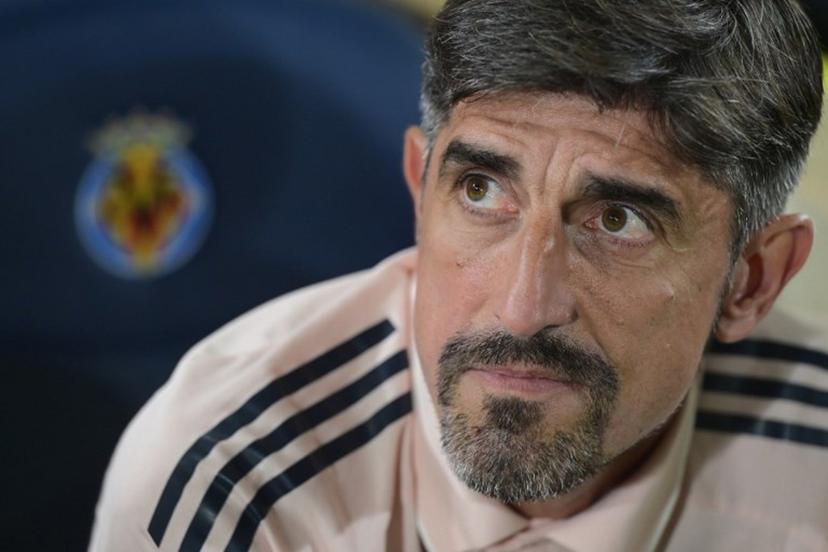 Real Oviedo's Serbian coach Veljko Paunovic is pictured before the Spanish league football match between Villarreal CF and Real Oviedo at La Ceramica Stadium in Vila-real on August 15, 2025.  JOSE JORDAN / AFP