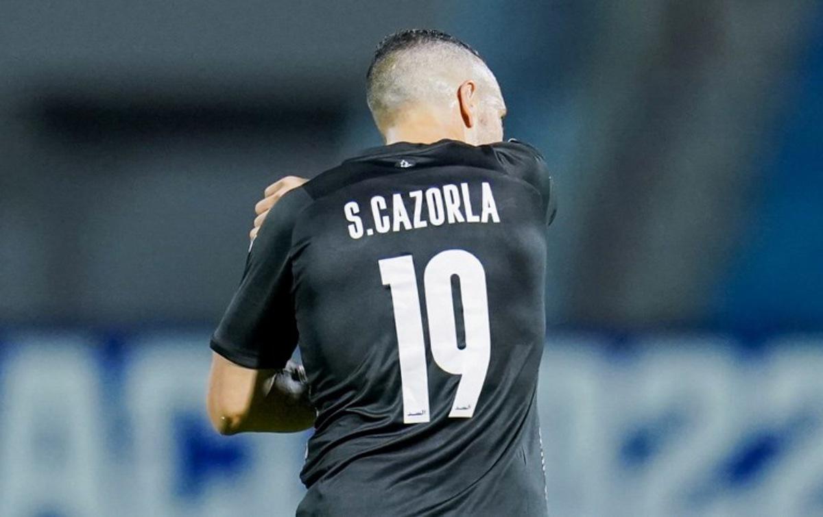 Sadd's midfielder Santi Cazorla looks on during the AFC Champions League group E match between Qatar's al-Sadd and Jordan's al-Wehdat at Prince Mohamed bin Fahd Stadium in Saudi Arabia's Dammam on April 15, 2022.  Yousef DOUBISI / AFP
