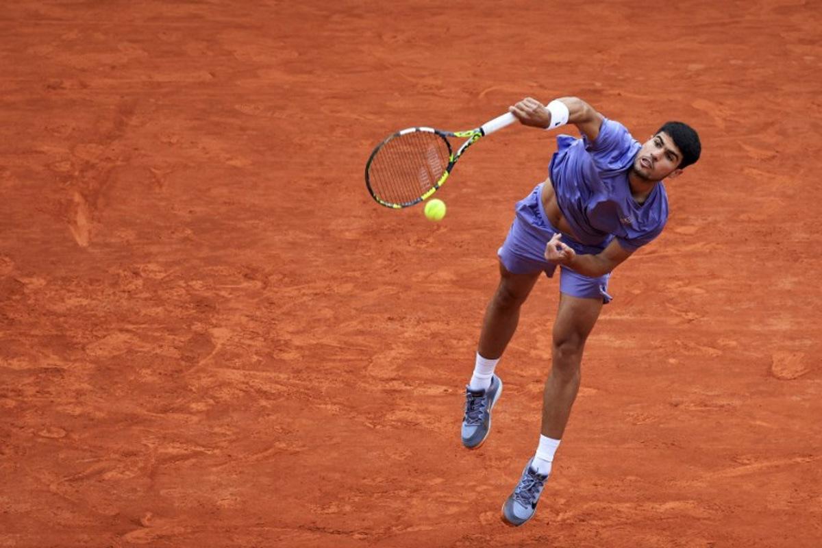 Spain's Carlos Alcaraz serves to Spain's Alejandro Davidovich Fokina during the Monte Carlo ATP Masters Series Tournament semi-final tennis match at the Monte Carlo Country Club in Roquebrune-Cap-Martin on April 12, 2025.  Valery HACHE / AFP