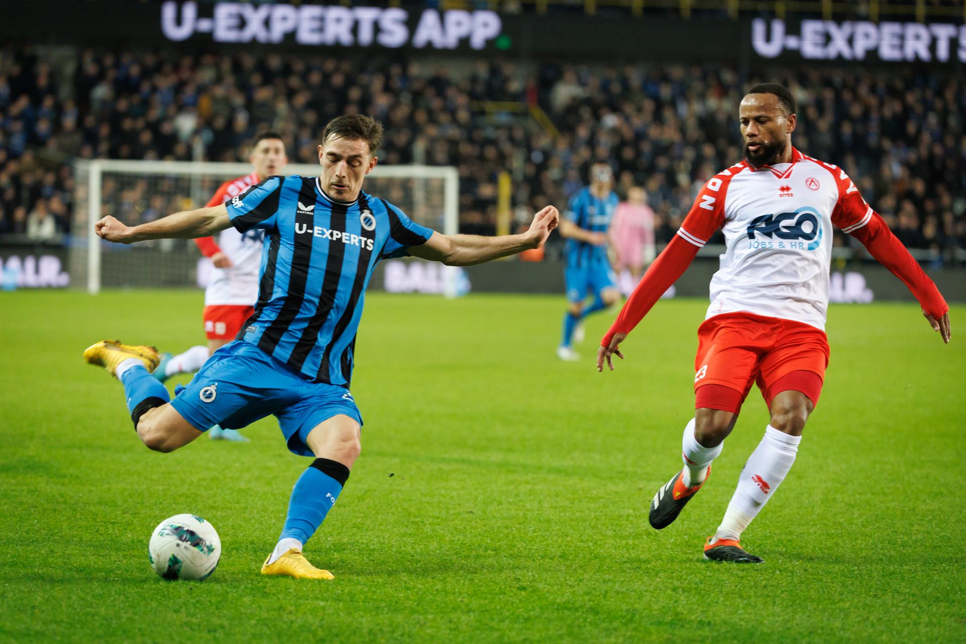 Club's Casper Nielsen and Kortrijk?s Marco Ilaimaharita fight for the ball during a soccer game between Club Brugge and KV Kortrijk, Saturday 25 January 2025 in Brugge, on day 23 of the 2024-2025 season of 'Jupiler Pro League' first division of the Belgian championship. BELGA PHOTO KURT DESPLENTER