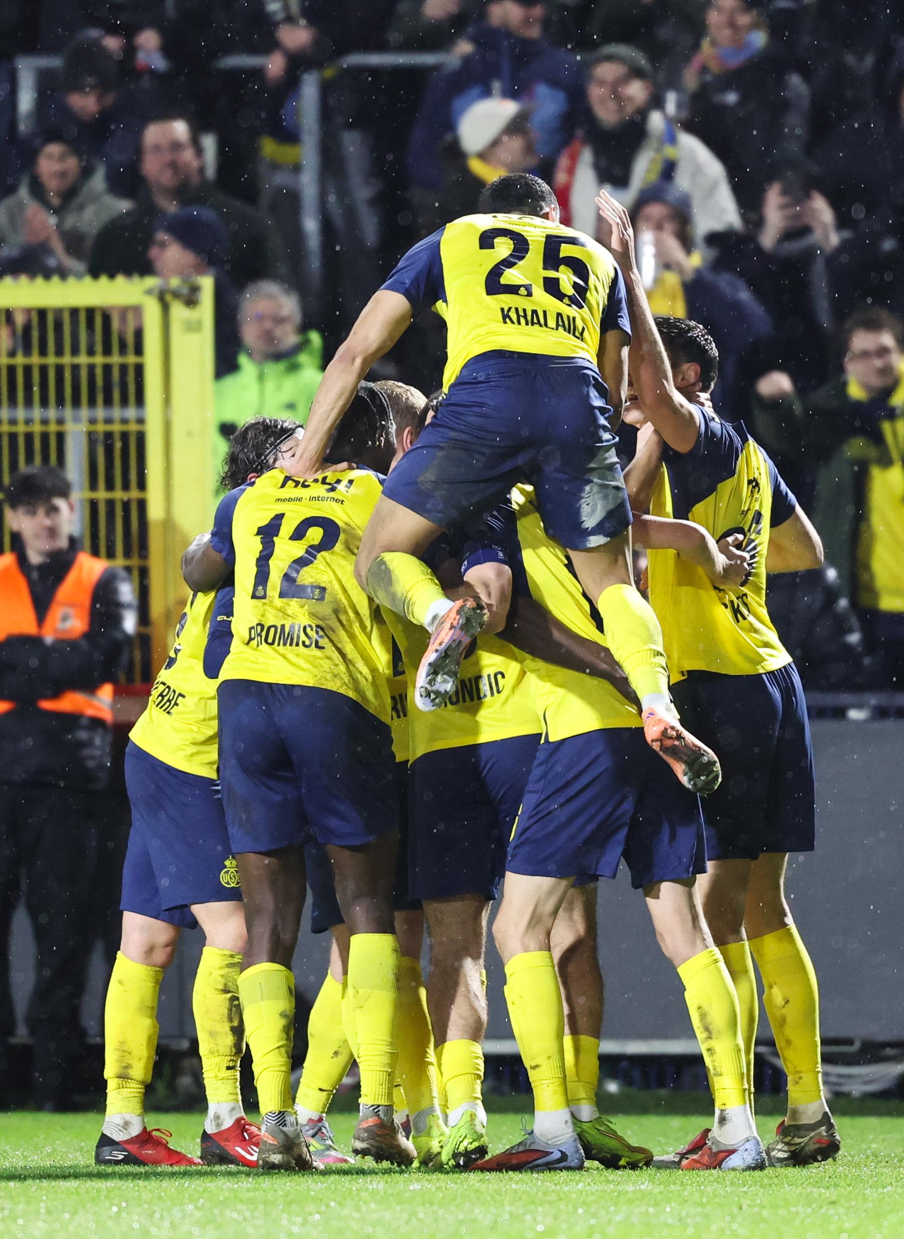 Union's Ross Sykes celebrates after scoring during a soccer game between Royale Union Saint-Gilloise and Sporting Charleroi, the return game of the 1/2 final in the Croky Cup Belgian cup competition, Wednesday 11 February 2026 in Charleroi. (1st leg: 0-0) BELGA PHOTO VIRGINIE LEFOUR