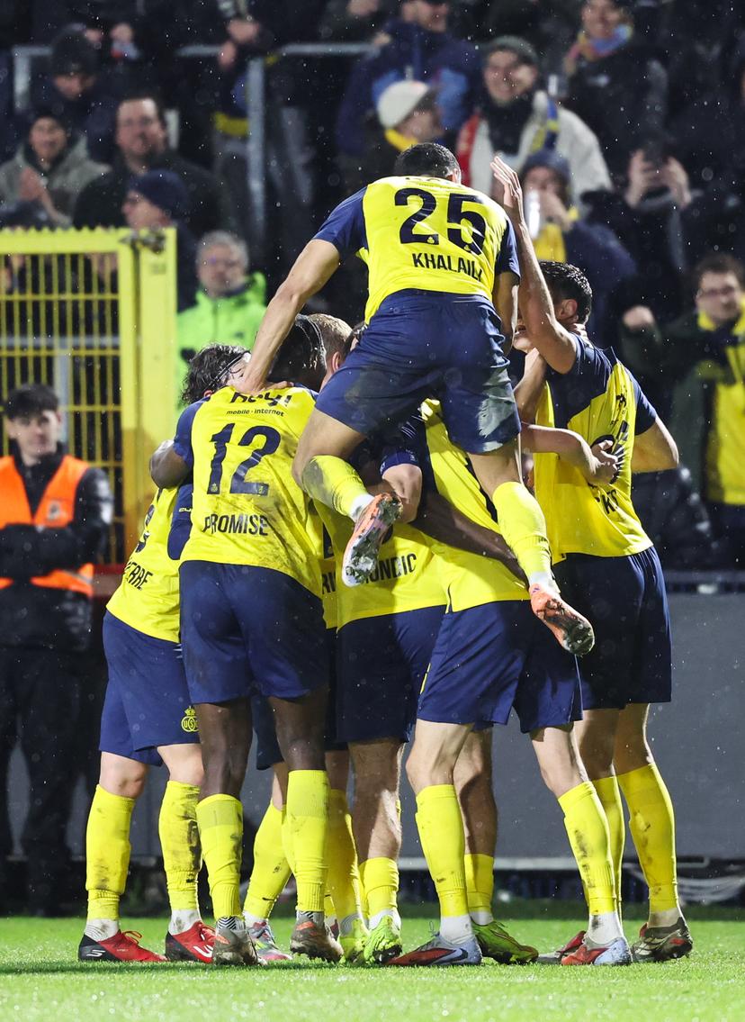 Union's Ross Sykes celebrates after scoring during a soccer game between Royale Union Saint-Gilloise and Sporting Charleroi, the return game of the 1/2 final in the Croky Cup Belgian cup competition, Wednesday 11 February 2026 in Charleroi. (1st leg: 0-0) BELGA PHOTO VIRGINIE LEFOUR