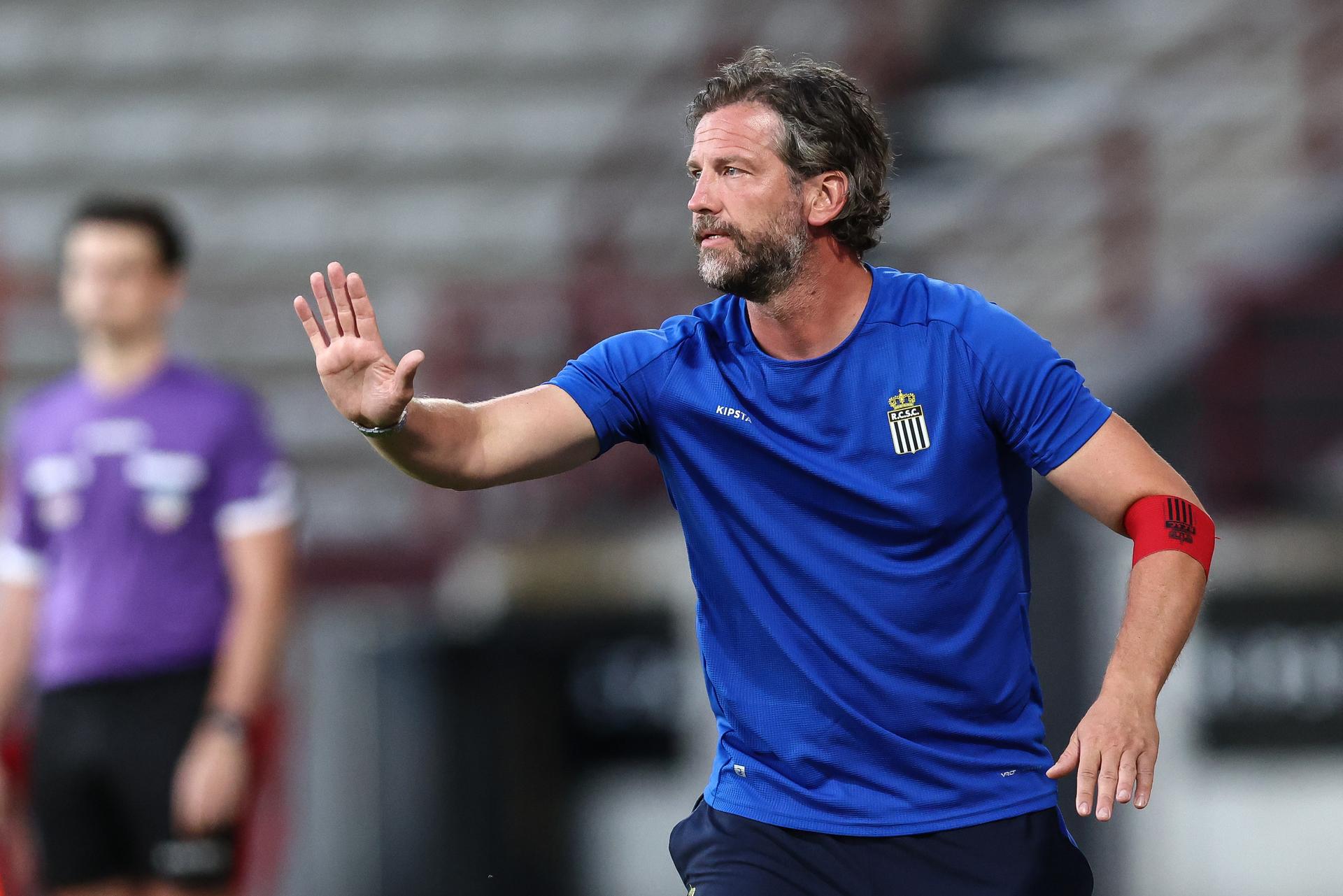 Charleroi's head coach Rik De Mil pictured during a friendly game between Division 1 ACFF team RAEC Mons and 1st division team Sporting Charleroi, Friday 27 June 2025 in Mons, in preparation of the upcoming 2025-2026 season. BELGA PHOTO BRUNO FAHY