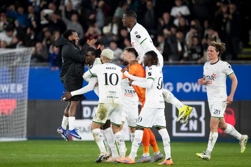OHL's Sory Kaba celebrates with teammates after scoring during a soccer match between Oud-Heverlee Leuven and Royal Antwerp FC, Sunday 22 March 2026 in Leuven, on day 30 of the 2025-2026 'Jupiler Pro League' first division of the Belgian championship. BELGA PHOTO KRISTOF VAN ACCOM