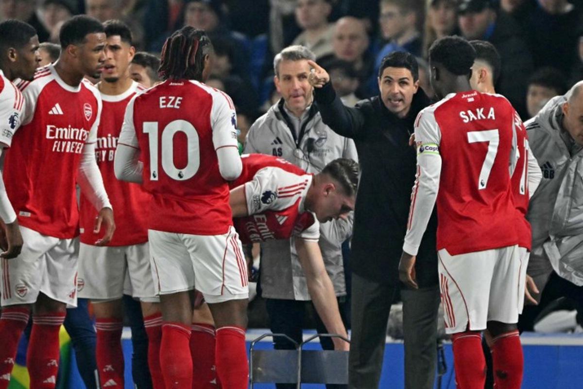 Arsenal's Spanish manager Mikel Arteta speaks with his players during a break in play during the English Premier League football match between Brighton and Hove Albion and Arsenal at the American Express Community Stadium in Brighton, southern England on March 4, 2026.  Glyn KIRK / AFP