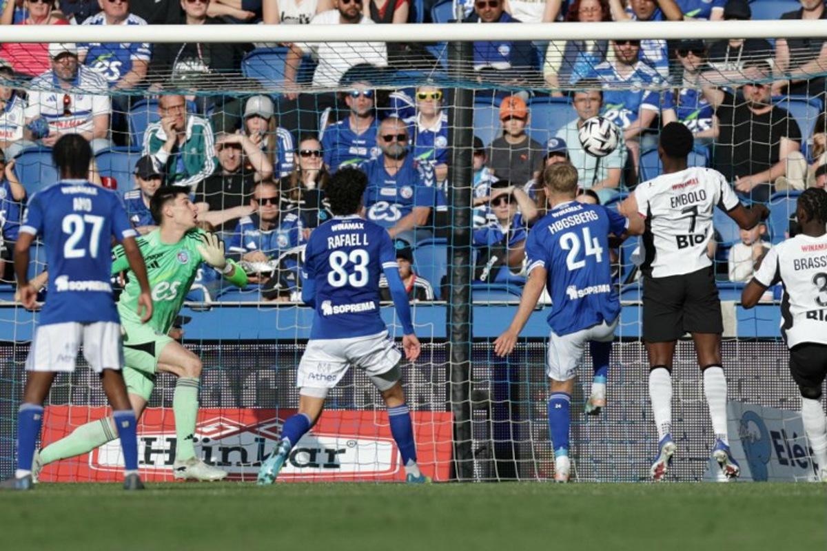 Rennes' Swiss forward #07 Breel Embolo (R) scores his team second goal during the French L1 football match between RC Strasbourg Alsace and Stade Rennais FC at the Stade de la Meinau in Strasbourg, eastern France, on April 19, 2026.   ROMEO BOETZLE / AFP