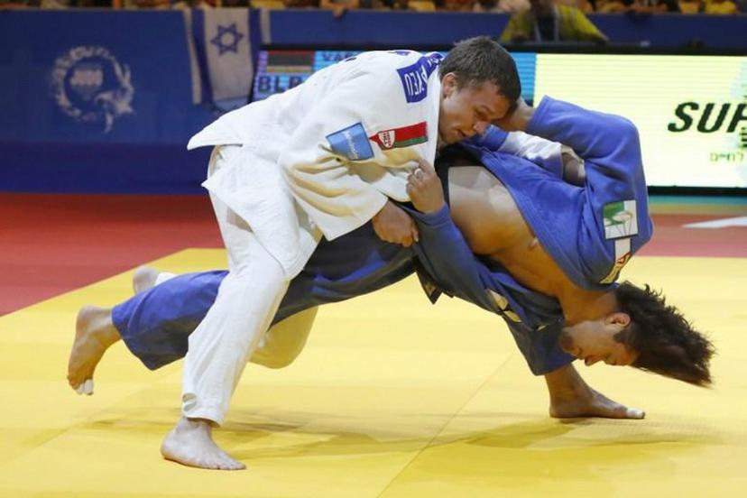 Belarus's Yahor Varapayeu (white) competes against Switzerland's Ciril Grossklaus during their men's under 90kg weight category competition in the European Judo Championships in the Israeli coastal city of Tel Aviv on April 28, 2018.  JACK GUEZ / AFP