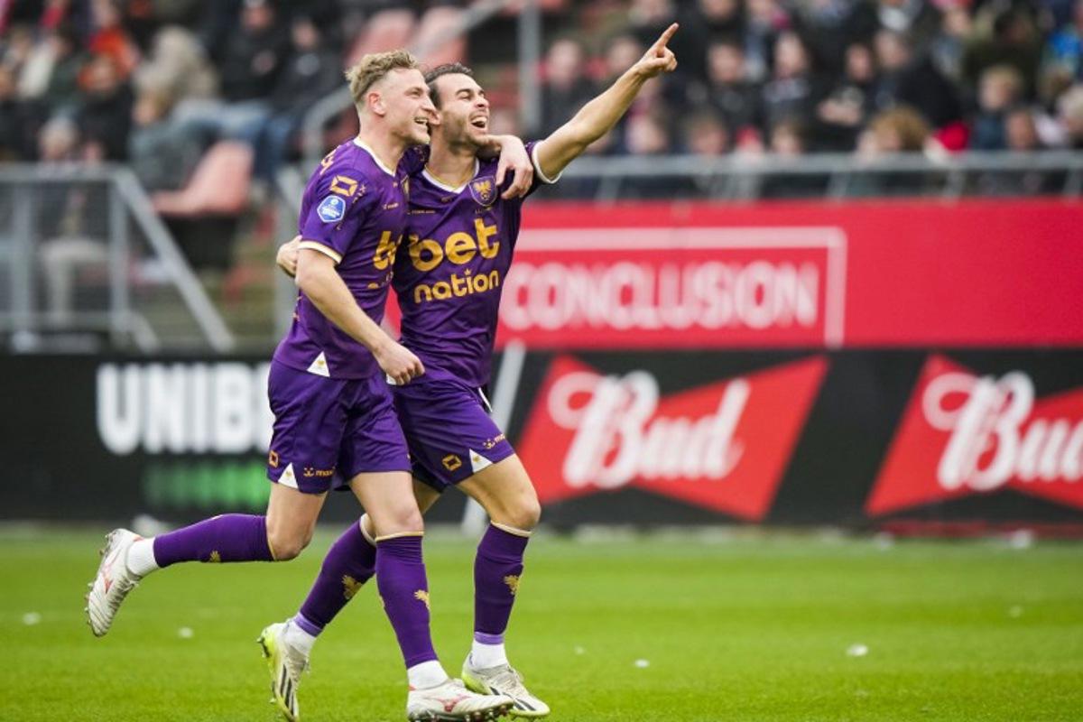 Go Ahead Eagles' Joris Kramer (L) and Enric Llansana celebrate the 0-1 during the Dutch Eredivisie football match between PSV Eindhoven and Go Ahead Eagles at Galgenwaard stadium in Utrecht on December 15, 2024.  Tobias Kleuver / ANP / AFP