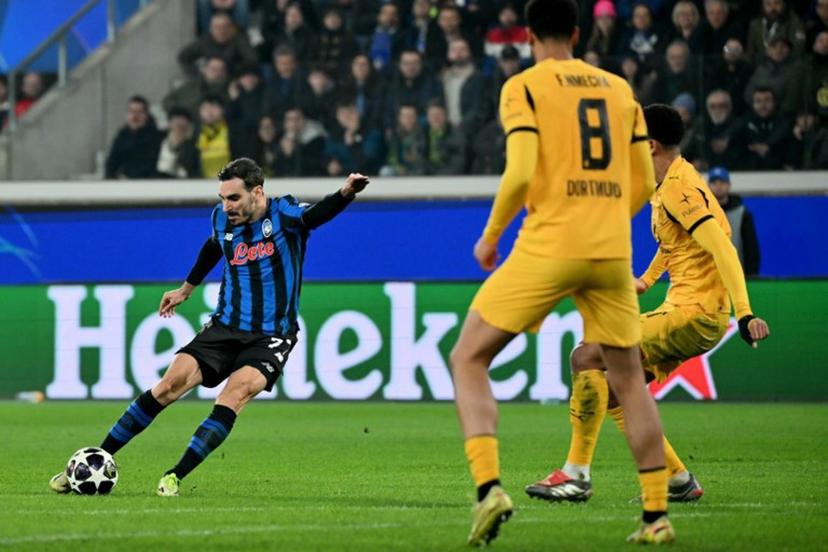Atalanta's Italian defender #77 Davide Zappacosta shoots and scores his team's second goal during the UEFA Champions League knockout round play-off second leg football match between Atalanta and Borussia Dortmund at the Stadio di Bergamo in Bergamo, on February 25, 2026.  Alberto PIZZOLI / AFP