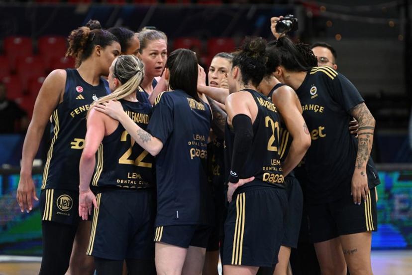 Fenerbahce players celebrate their third place after winning the Euroleague Women's final basketball match for third and fourth place between Valencia Basket Club and Fenerbahce at Pabellon Principe Felipe arena in Zaragoza on April 13, 2025.  JAVIER SORIANO / AFP