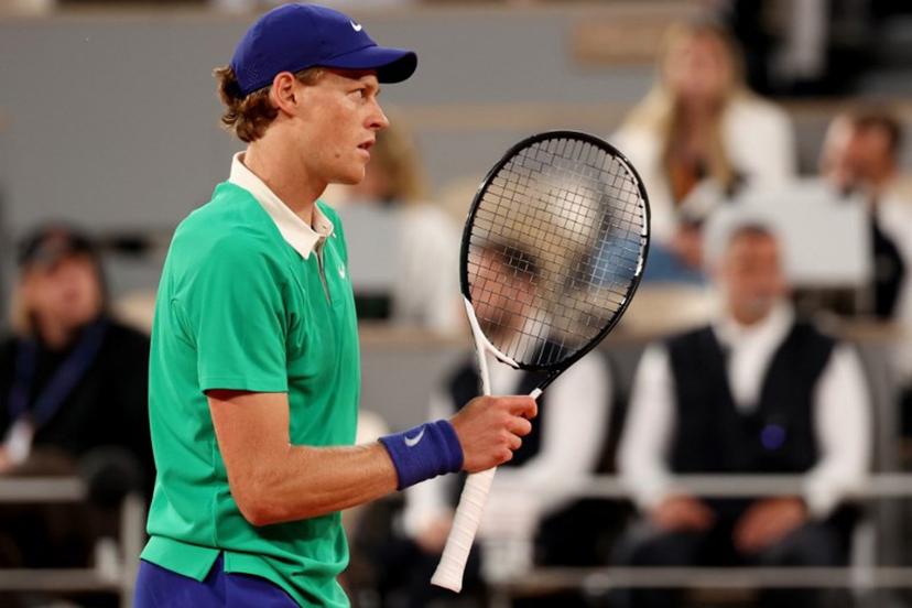 Italy's Jannik Sinner reacts during his men's singles match against Russia's Andrey Rublev on day 9 of the French Open tennis tournament on Court Philippe-Chatrier at the Roland-Garros Complex in Paris on June 2, 2025.  ALAIN JOCARD / AFP