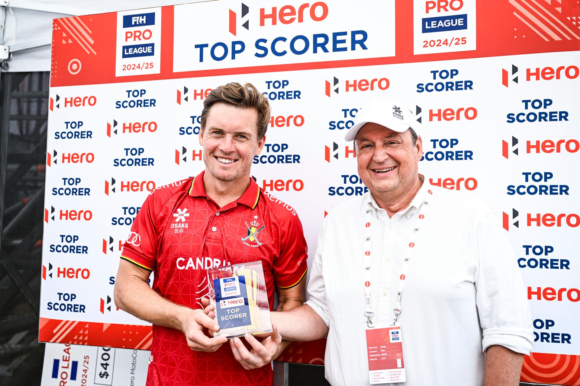 Belgium's Tom Boon receives a price after being the top scorer in the FIH Pro League after a hockey game between Belgian national team Red Lions and England, match 16/16 in the group stage of the 2025 men's FIH Pro League, Sunday 29 June 2025 in Antwerp. BELGA PHOTO TOM GOYVAERTS