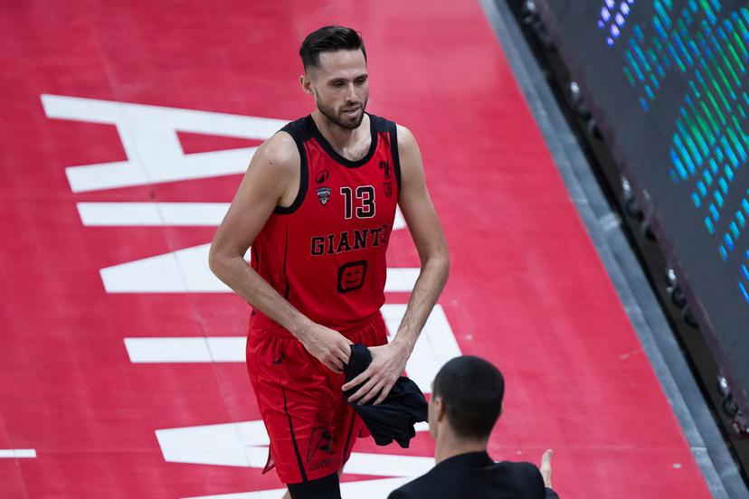 Antwerp's Yoeri Schoepen and Antwerp's head coach Roel Moors pictured during a basketball match between Antwerp Giants and Mons-Hainaut, Sunday 26 October 2025 in Antwerp, matchday 5/34 in the 'BNXT League' Belgian/ Dutch first division basket championship. BELGA PHOTO KRISTOF VAN ACCOM