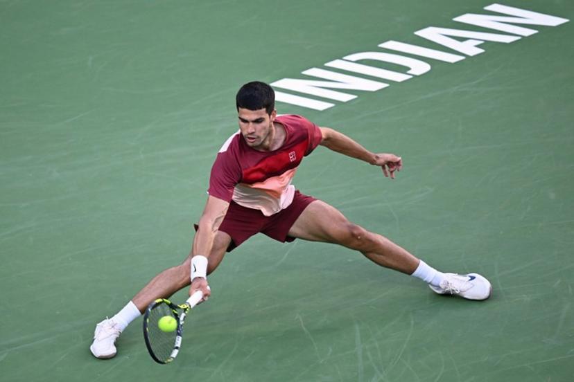 Spain's Carlos Alcaraz returns the ball to Britain's Jack Draper during the men's singles semi-final tennis match at the BNP Paribas Open at the Indian Wells Tennis Garden in Indian Wells, California, on March 15, 2025.  Patrick T. Fallon / AFP