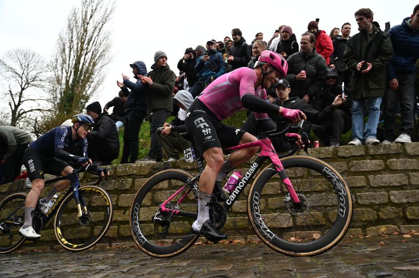 USA's Luke Lamperti of EF Education-EasyPost pictured on the Kapelmuur in Geraardsbergen, during the 81st edition of the men's one-day cycling race Omloop Het Nieuwsblad (UCI World Tour), the opening race of the Flemish one-day classics season, 207,6 km from Gent to Ninove, Saturday 28 February 2026. BELGA PHOTO ELIAS ROM