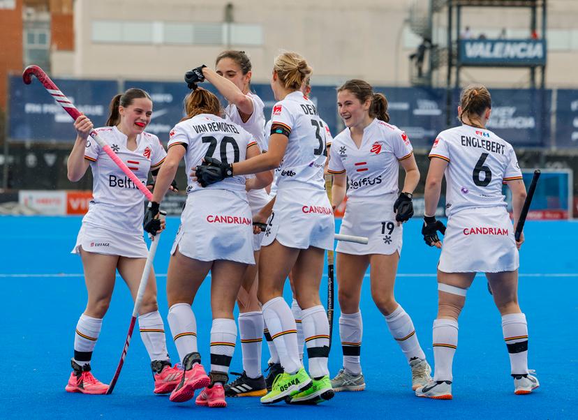 Belgium's Alexi Van Remortel, Belgium's Louise Dewaet, Belgium's Helene Brasseur and Belgium's Charlotte Englebert celebrate after scoring a goal at a hockey game between Belgian national team Red Panthers and Spain, The fifth game (out of 16) in the group stage of the 2025-2026 women's FIH Pro League, Thursday 05 February 2026 in Valencia, Spain.  BELGA PHOTO DAVID GONZALEZ