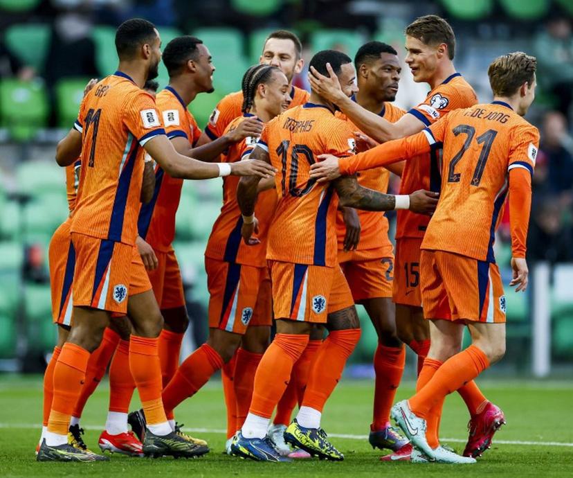 Netherland's forward #10 Memphis Depay (C) celebrates with teammates after scoring a goal during the FIFA World Cup 2026 Group G European qualification football match between the Netherlands and Malta at the Euroborg Stadium in Groningen on June 10, 2025.  Koen Van WEEL / ANP / AFP