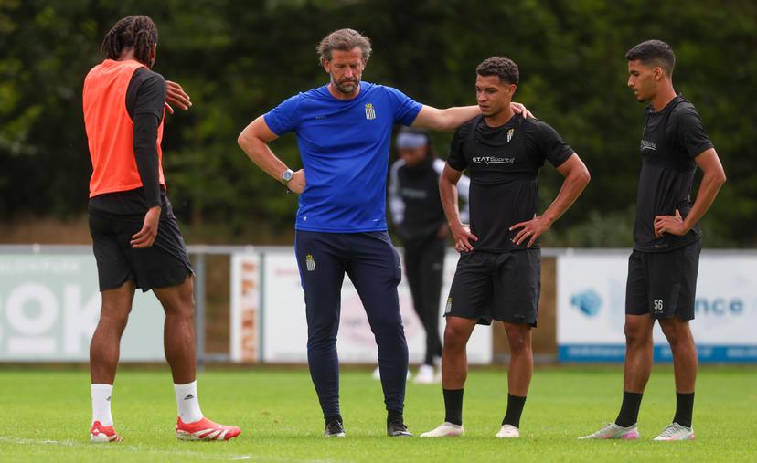 Charleroi's head coach Rik De Mil gestures during a training session during the summer camp of Belgian soccer team Sporting Charleroi, Tuesday 15 July 2025 in Garderen, The Netherlands, in preparation of the upcoming 2025-2026 Belgian first division soccer season. BELGA PHOTO VIRGINIE LEFOUR