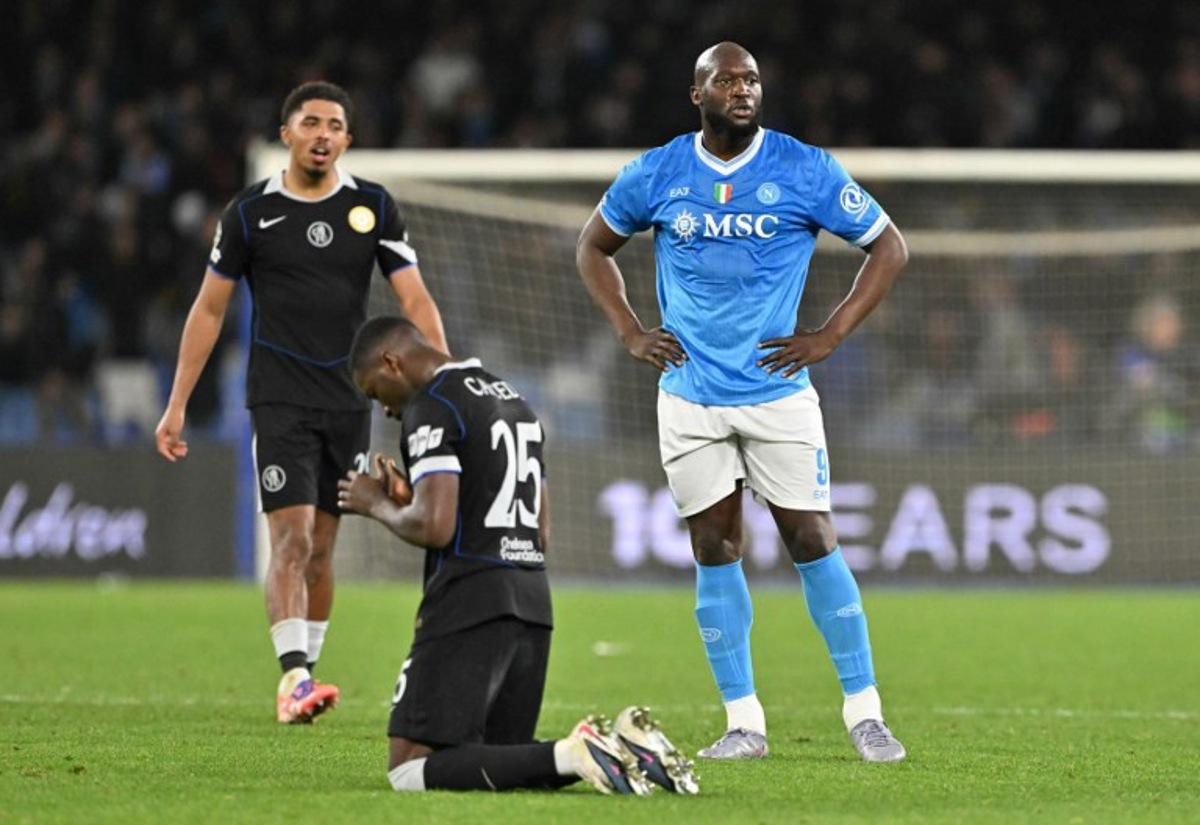 Chelsea's Ecuadorian midfielder #25 Moises Caicedo prays next to Napoli's Belgian forward #09 Romelu Lukaku at the end of the UEFA Champions League - league phase day 8 football match between Napoli and Chelsea at the Diego Armando Maradona stadium in Naples on January 28, 2026.  Andreas SOLARO / AFP