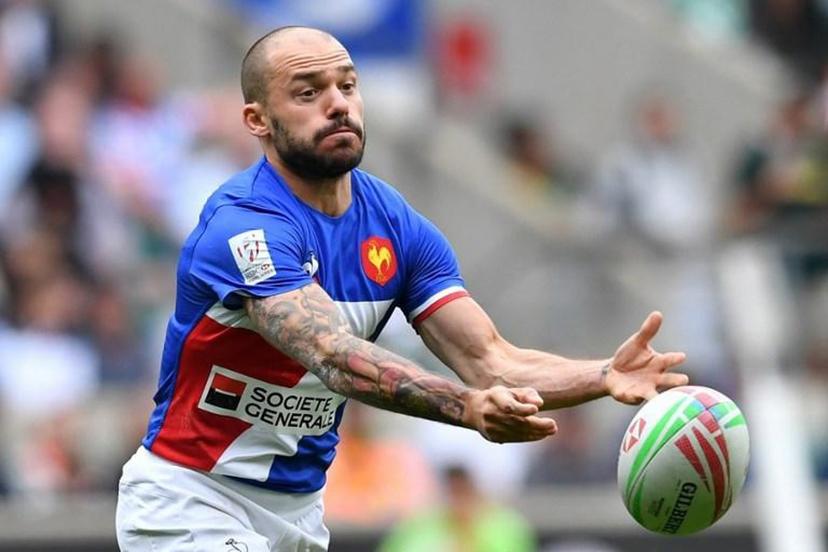 France's Terry Bouhraoua releases the ball during the rugby union semi-finals match between France and Australia on the second day of the London 2019 World Rugby Sevens Series event at Twickenham Stadium in west London on May 26, 2019.  Ben STANSALL / AFP