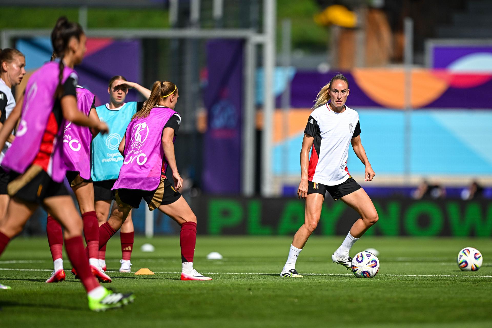 Tessa WULLAERT of Belgium warming up prior to the women's UEFA Euro 2025 match between Belgium and Italy at Stade de Tourbillon on July 3, 2025 in Sion, Switzerland. (Photo by Baptiste Fernandez/Icon Sport) BELGIUM ONLY